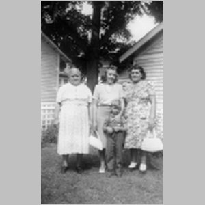 Jack_with_Nagymama,_Aunt_Rene,_and_Mom_1943.html