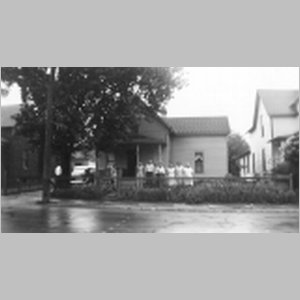 Kish_Family_in_front_of_Leith_Street_House,_no_date_1940's.html