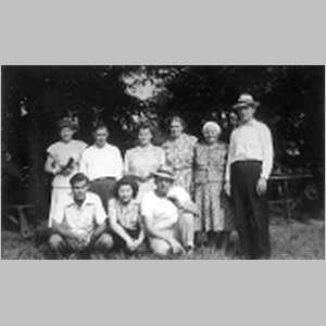 Mixed_Kish_Family_Photo,_1947.html