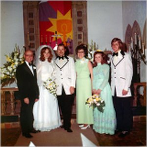 Hackett_fam_with_betrothed@Mitton_Wed_06-1973.html