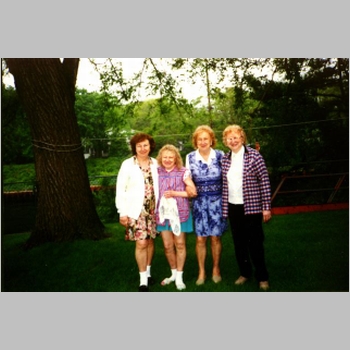 Irene,_Betty,_Helen,_and_Mar_(Duzs_sis.)_1998_Pt._Pleasant,_NJ.JPG